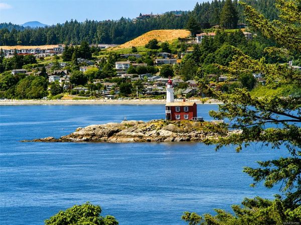 709 Luscombe Pl, Unit #2, Esquimalt, BC V9A 7L6
