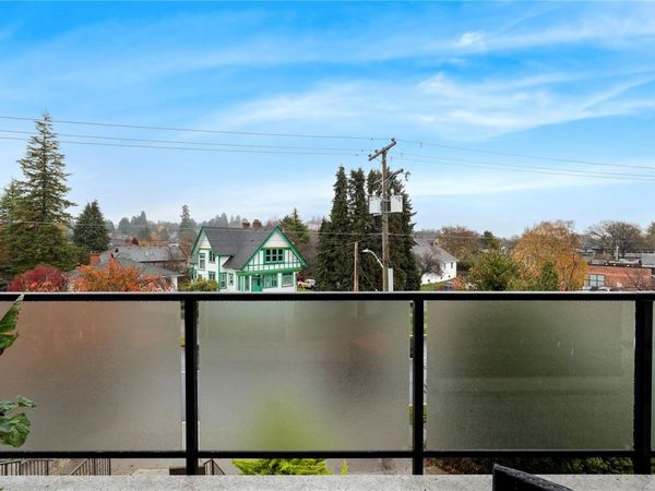 1241 Fairfield Rd , Unit 402, Victoria, BC V8V 3B3