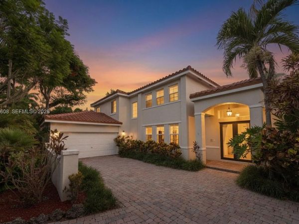8204 SW 171st St, Palmetto Bay, FL 33157
