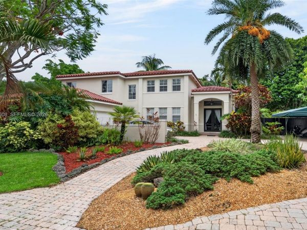 8204 SW 171st St, Palmetto Bay, FL 33157