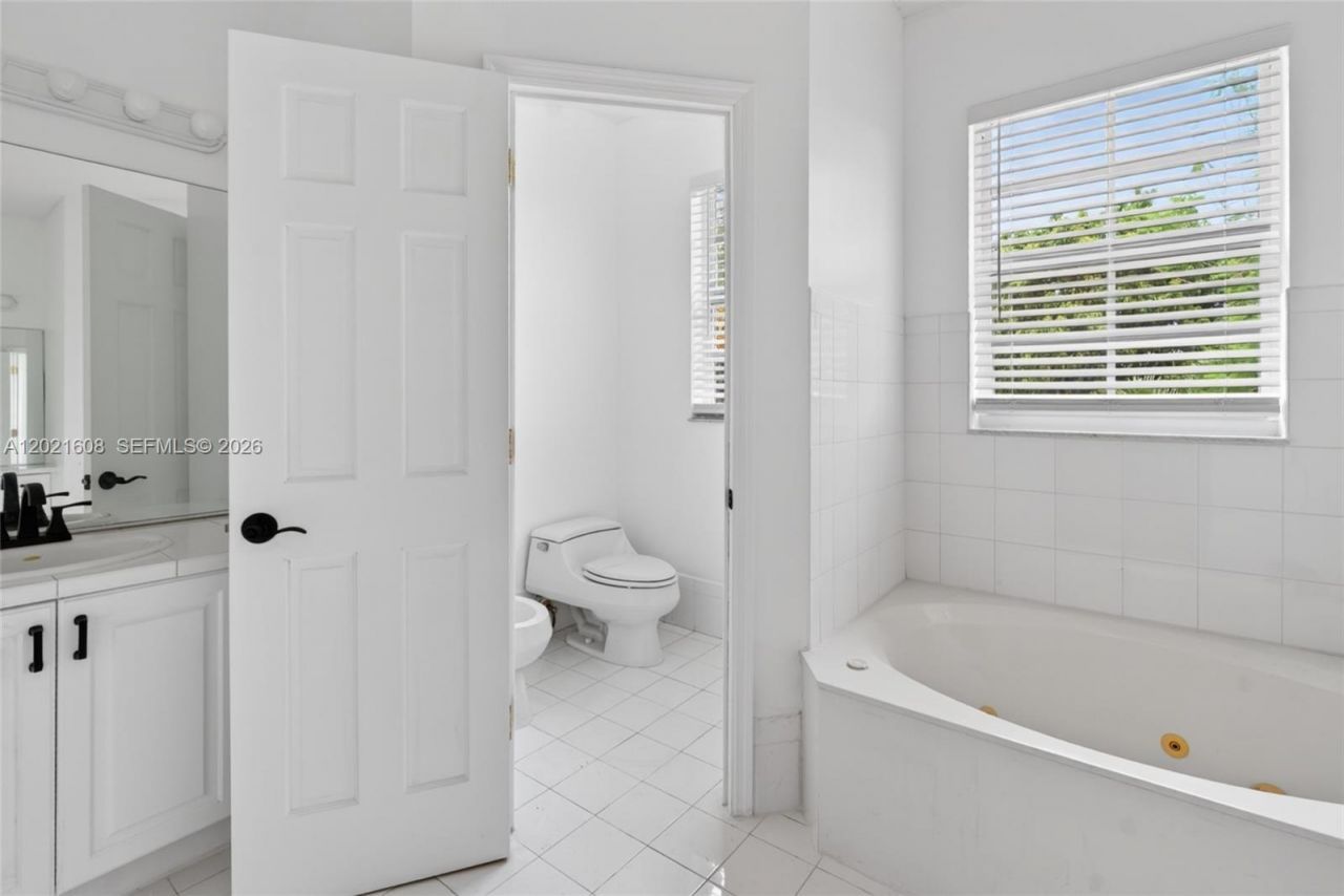 8204 SW 171st St, Palmetto Bay, FL 33157 Photo