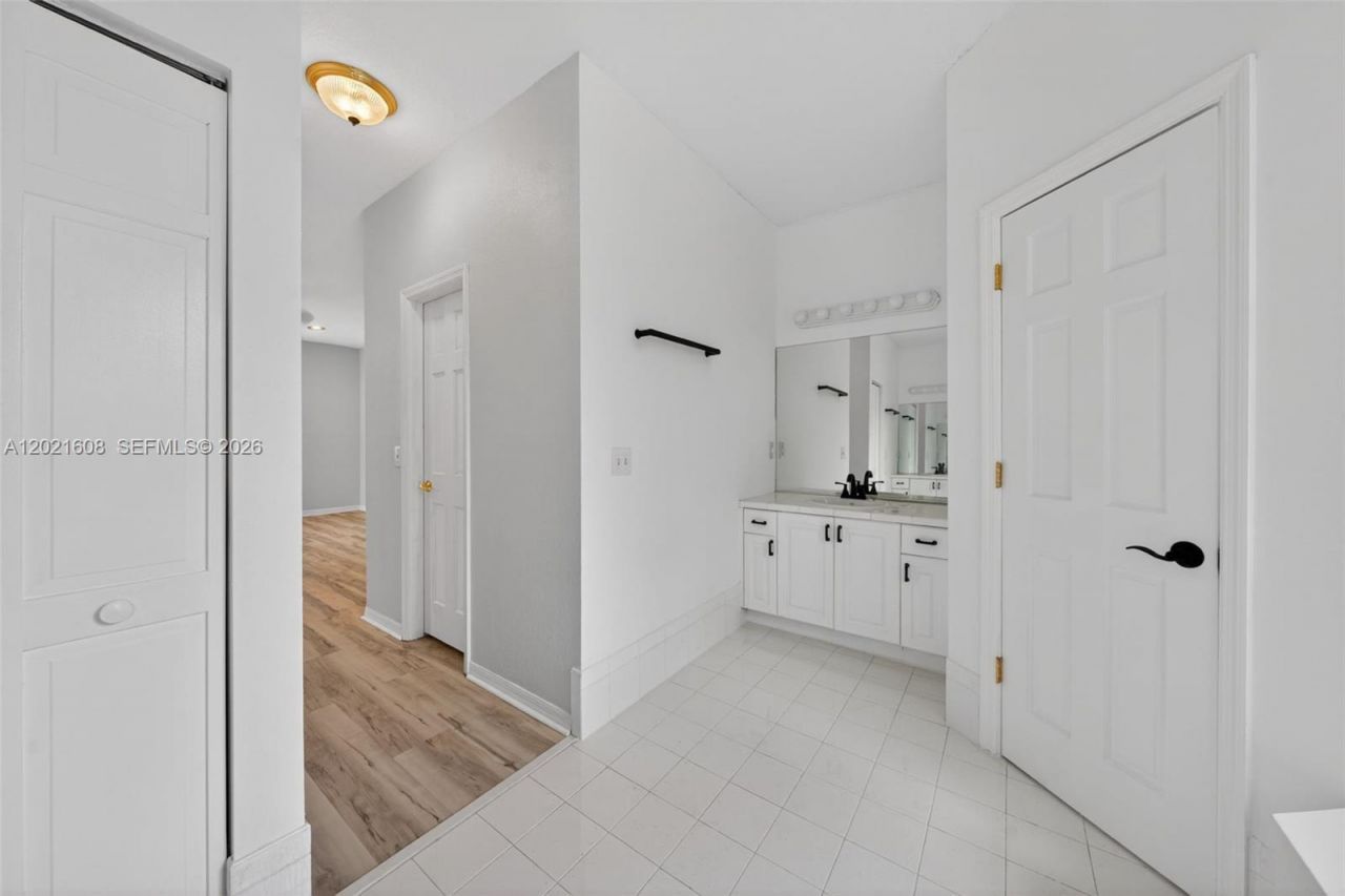 8204 SW 171st St, Palmetto Bay, FL 33157 Photo