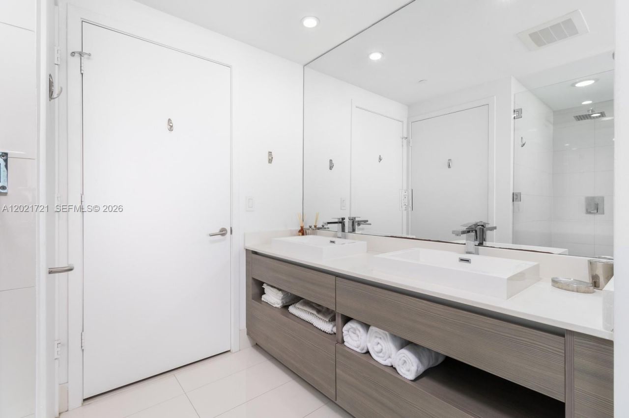 460 NE 28th St, Unit 3105, Miami, FL 33137 Photo