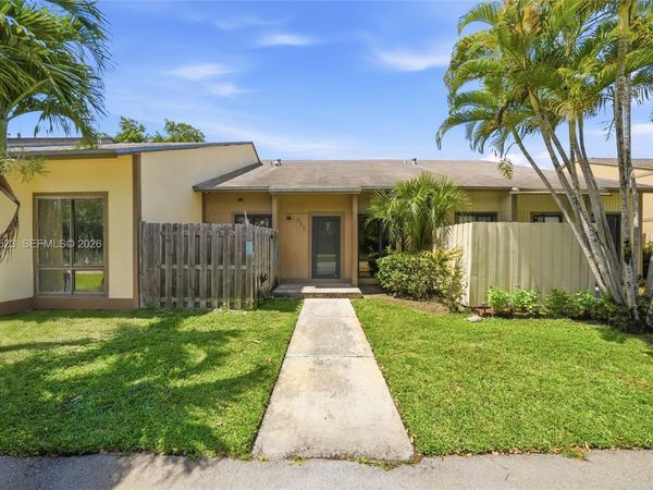 455 NE 210th Ter , Miami, FL 33179