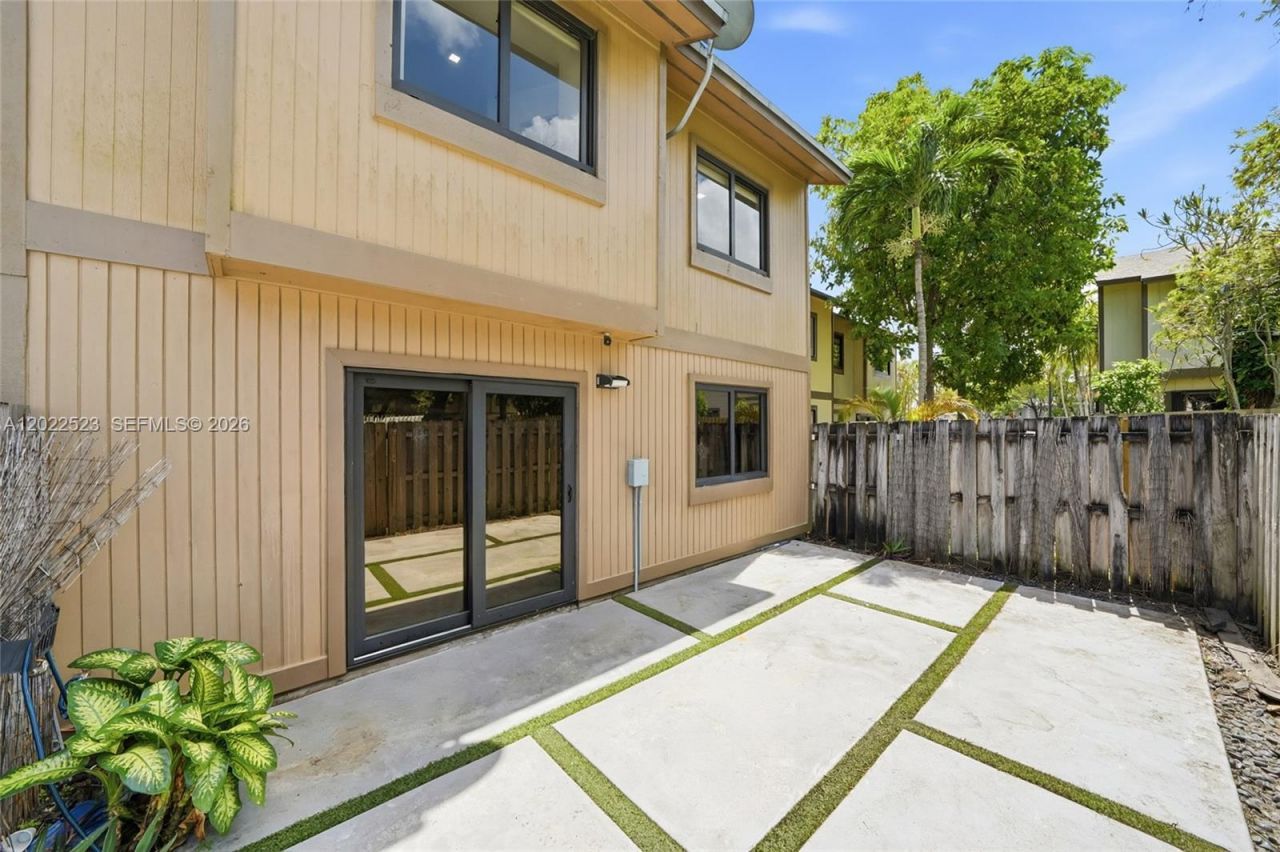 455 NE 210th Ter , Miami, FL 33179 Photo