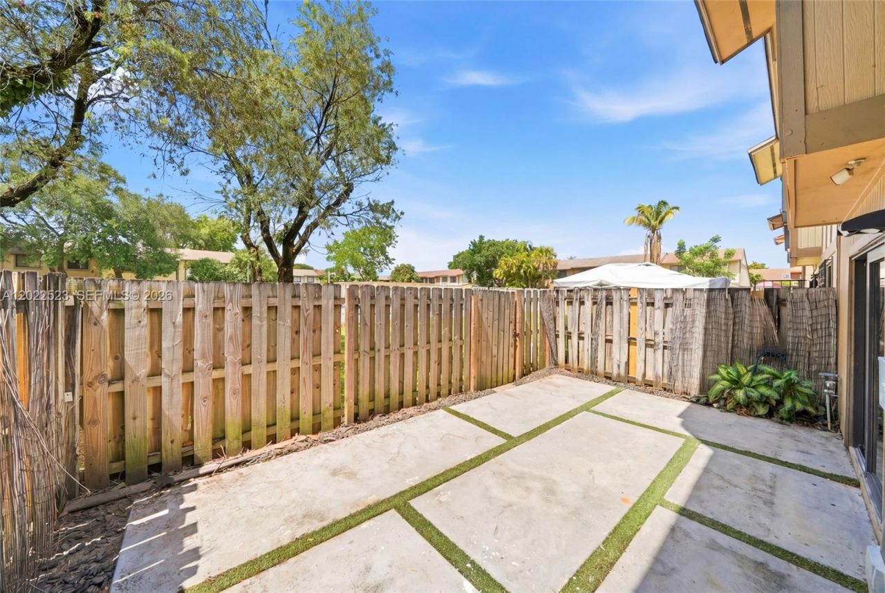 455 NE 210th Ter , Miami, FL 33179 Photo