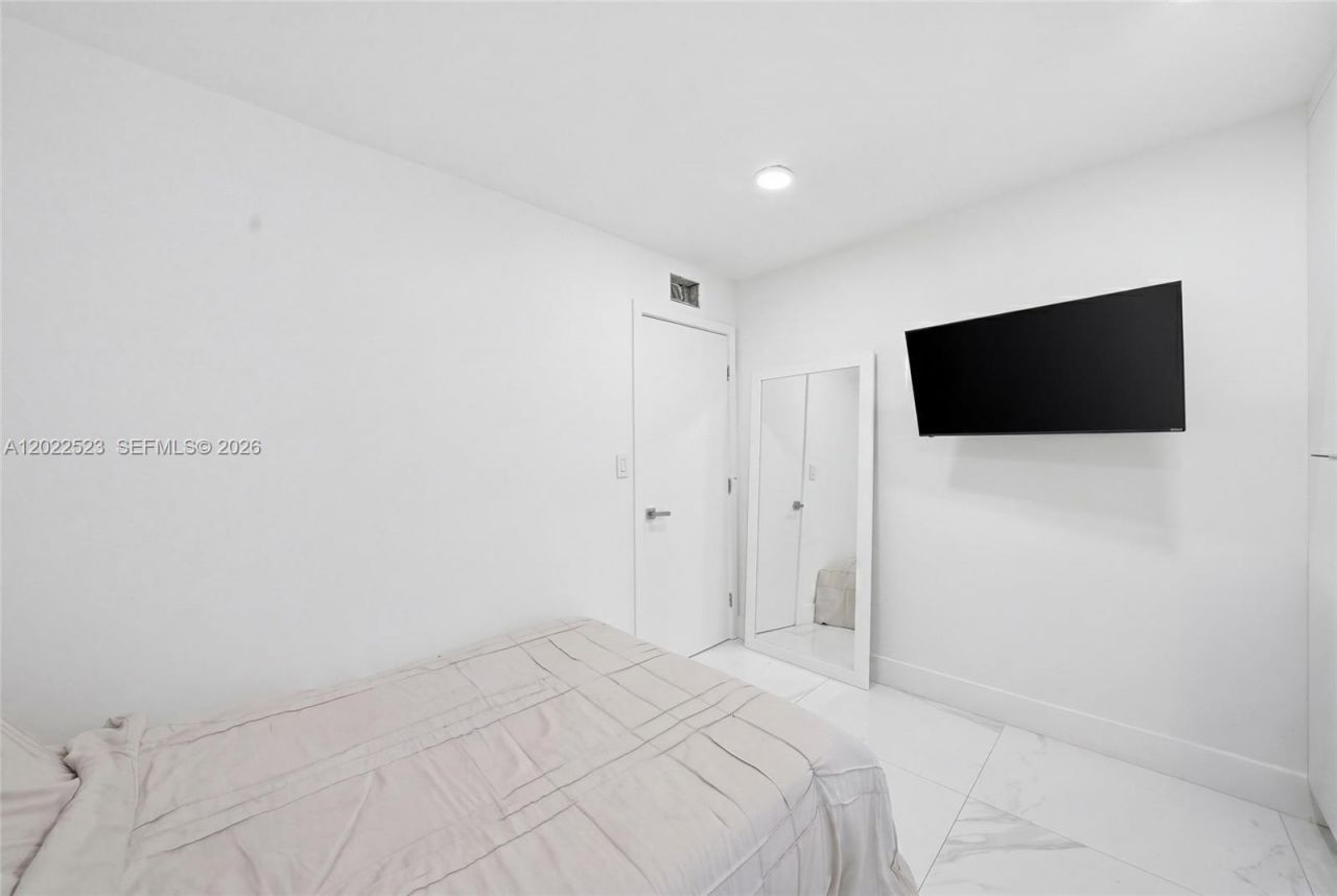 455 NE 210th Ter , Miami, FL 33179 Photo
