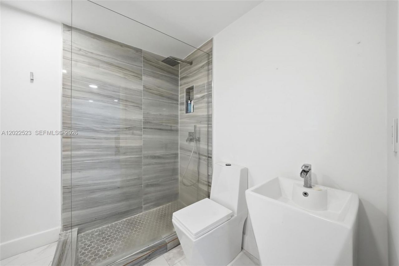 455 NE 210th Ter , Miami, FL 33179 Photo