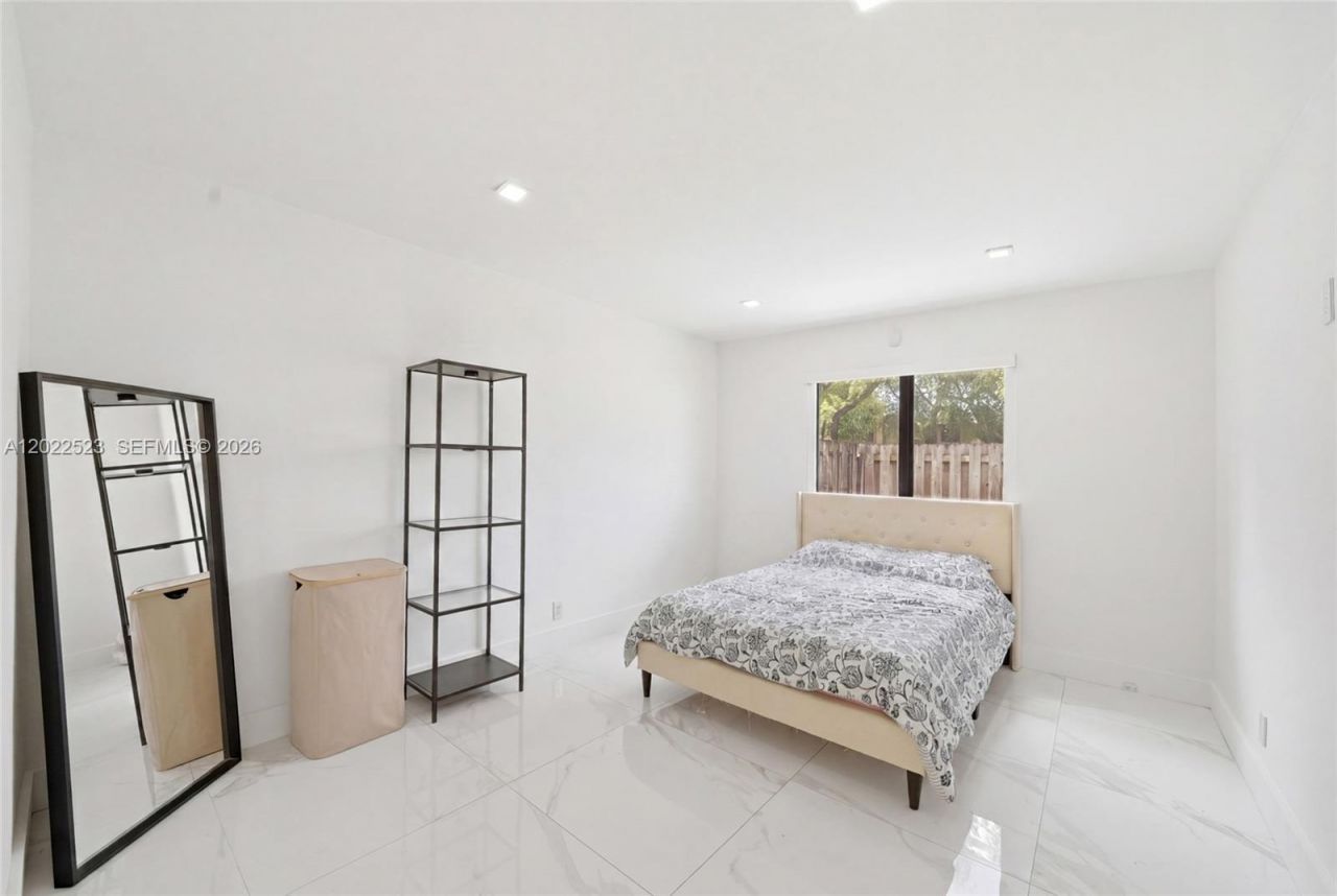 455 NE 210th Ter , Miami, FL 33179 Photo