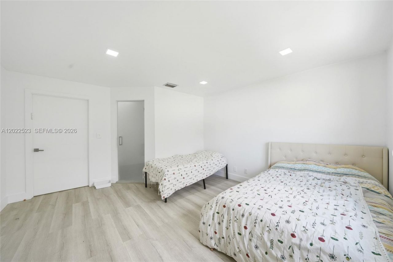 455 NE 210th Ter , Miami, FL 33179 Photo