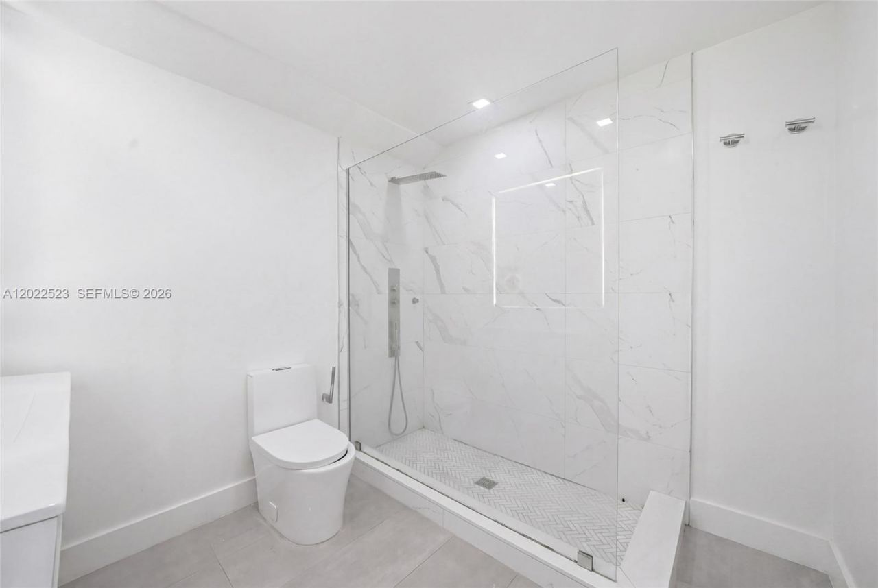 455 NE 210th Ter , Miami, FL 33179 Photo