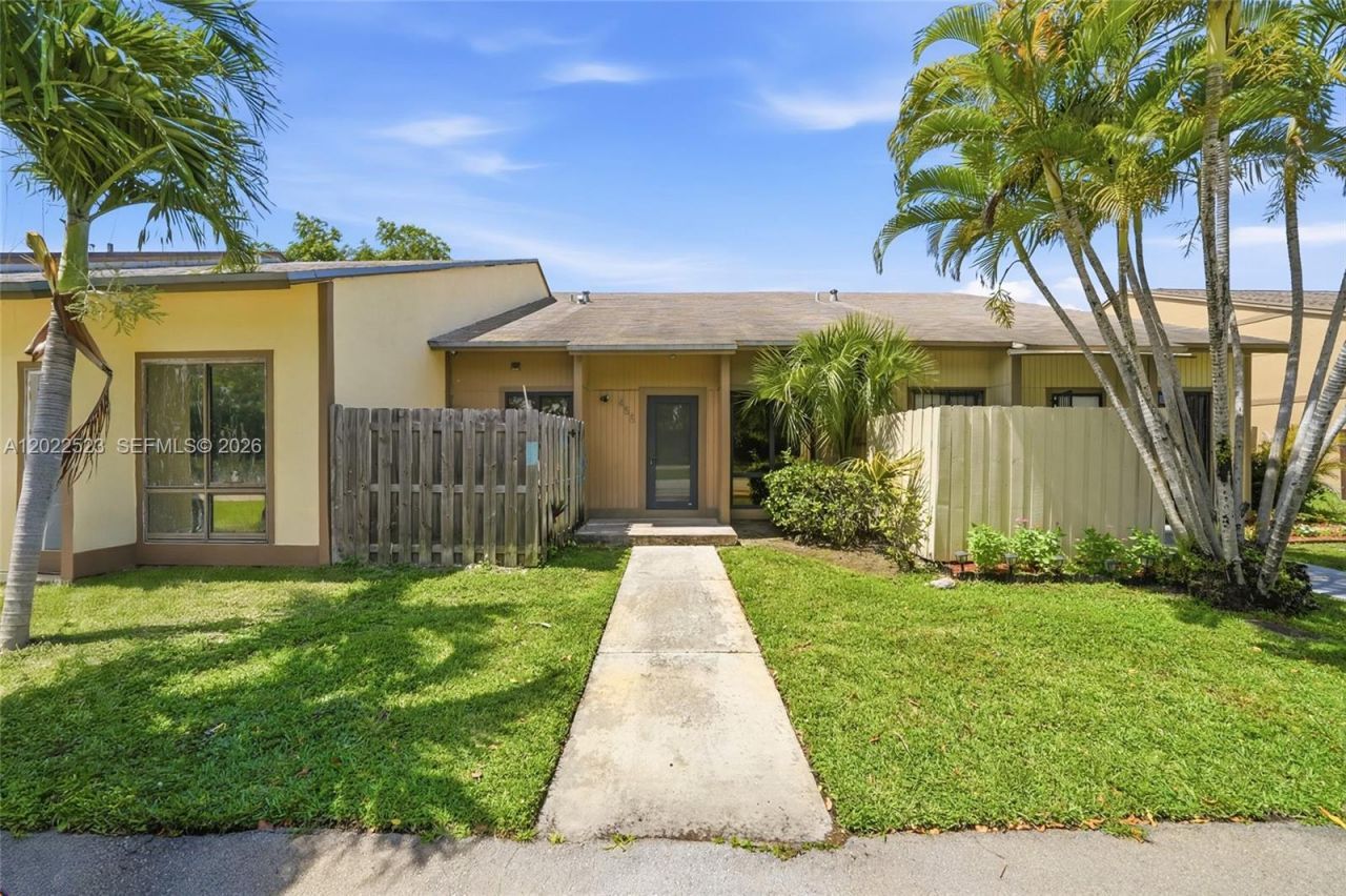 455 NE 210th Ter, Miami, FL 33179 Photo