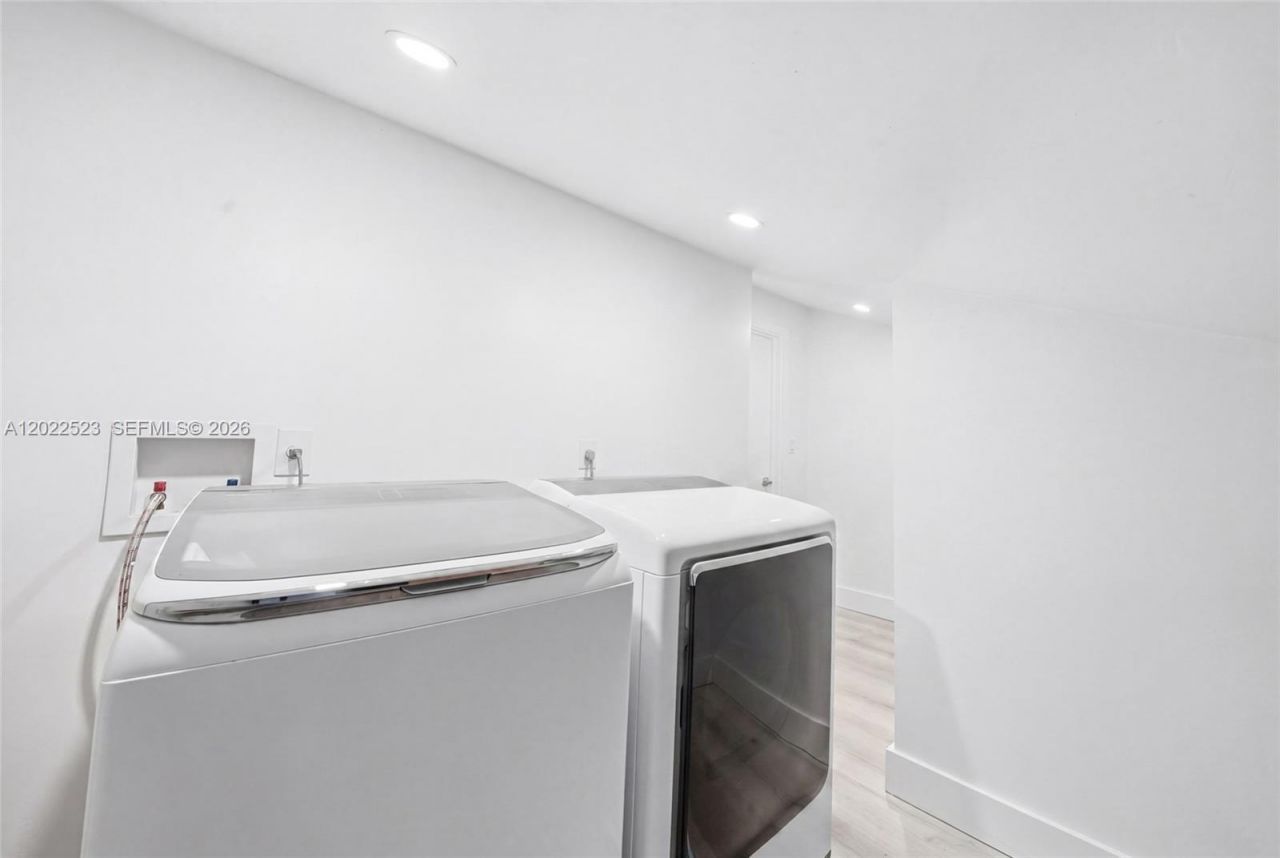 455 NE 210th Ter , Miami, FL 33179 Photo