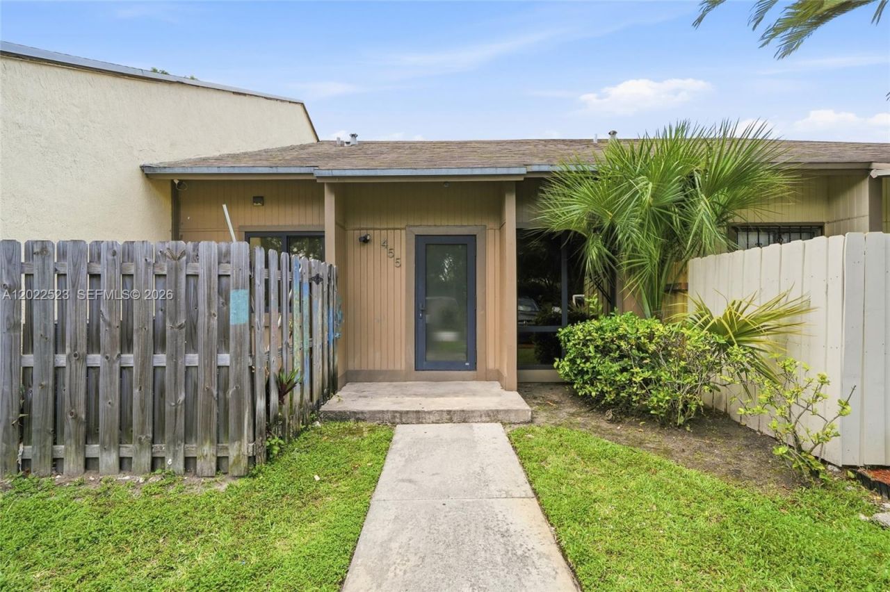 455 NE 210th Ter , Miami, FL 33179 Photo