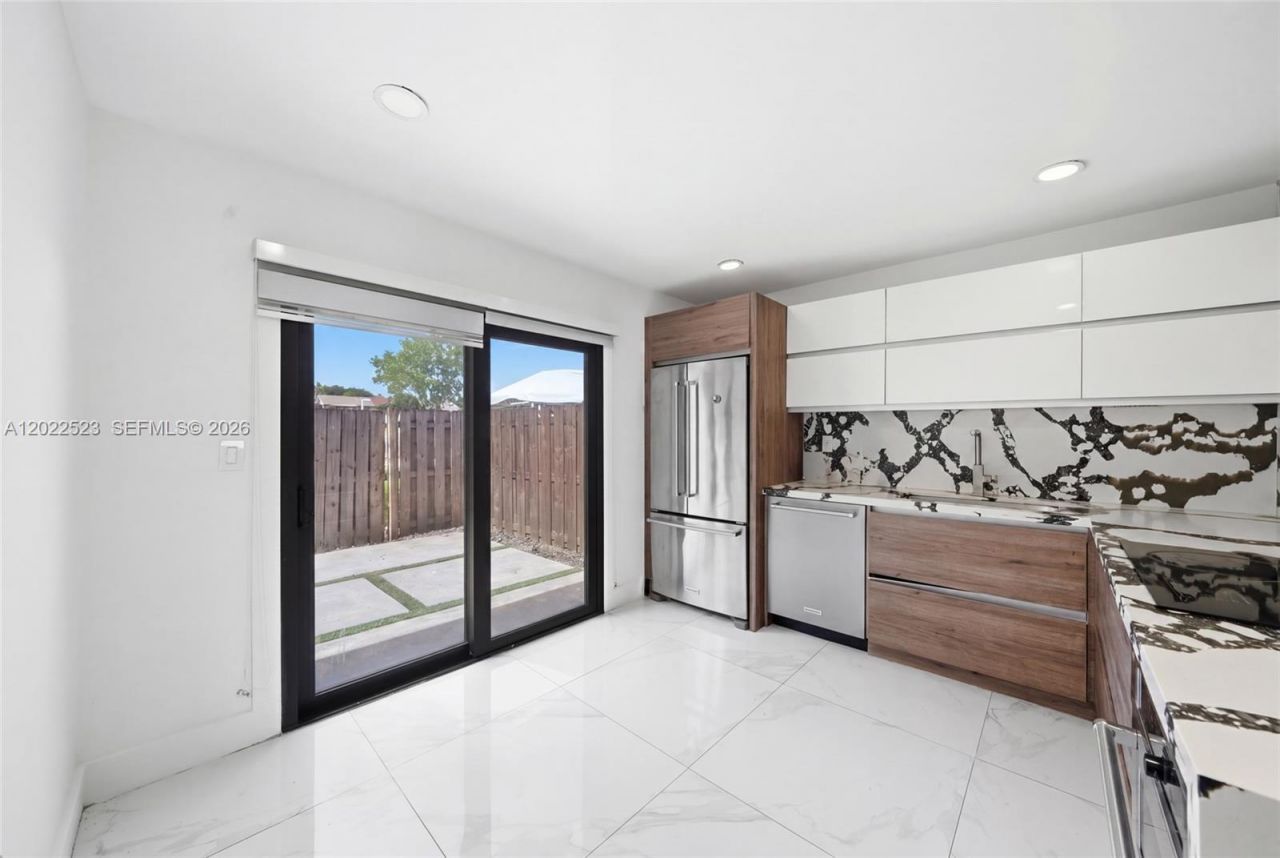 455 NE 210th Ter , Miami, FL 33179 Photo