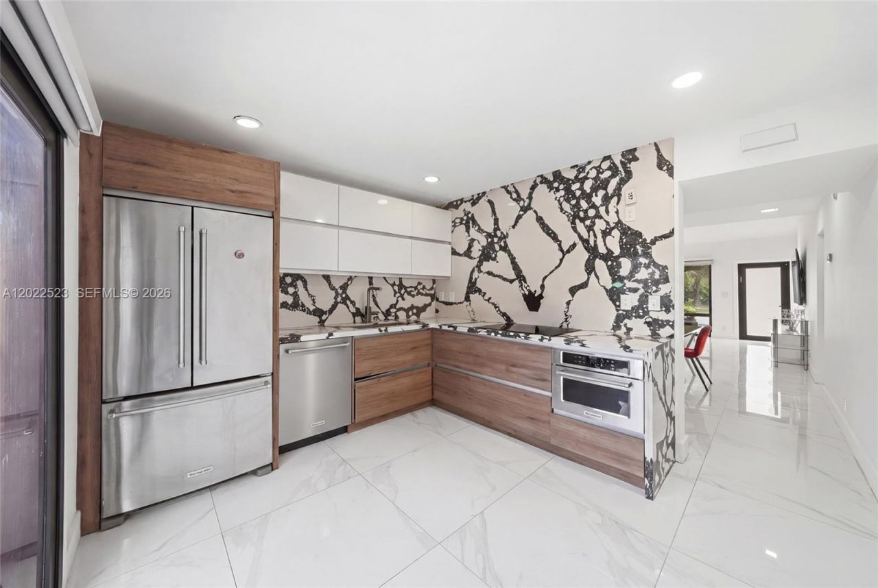 455 NE 210th Ter , Miami, FL 33179 Photo