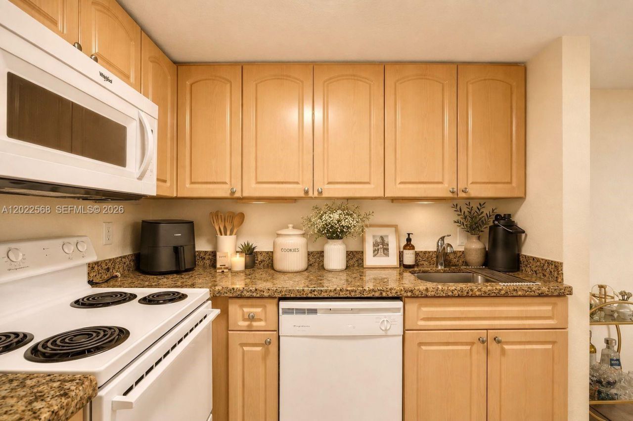 814 NW 36th Ave, Unit 302, Miami, FL 33125 Photo
