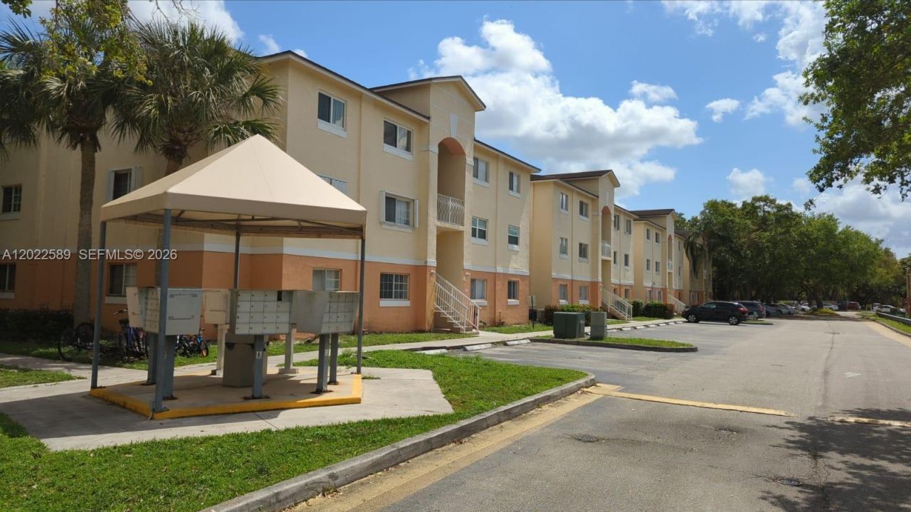 3690 N 56th Ave , Unit 916, Hollywood, FL 33021 Photo