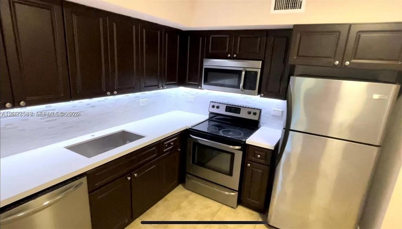 3690 N 56th Ave , Unit 916, Hollywood, FL 33021 Photo