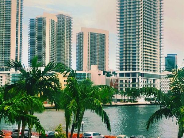 200 Leslie Dr , Unit 324, Hallandale Beach, FL 33009