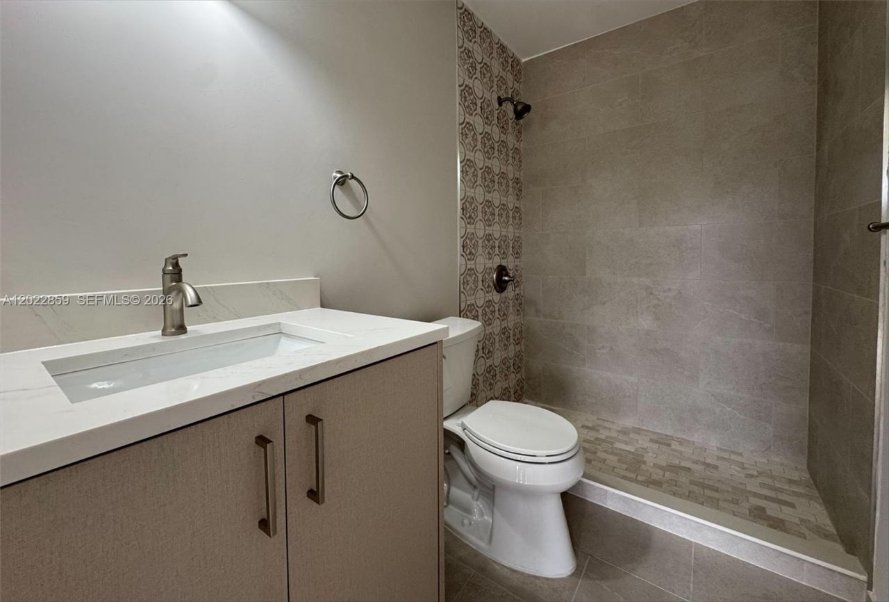 10904 NW 7th St, Unit 203, Miami, FL 33172 Photo