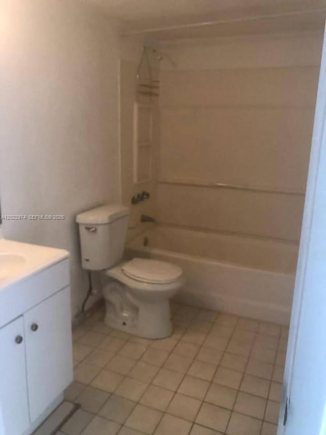 6155 NW 186th St , Unit 209, Hialeah, FL 33015 Photo