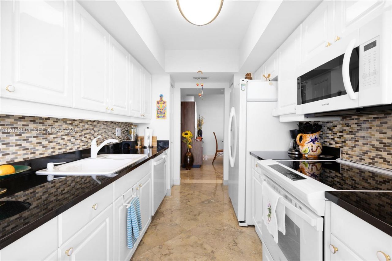 21055 Yacht Club Dr , Unit 2704, Aventura, FL 33180 Photo