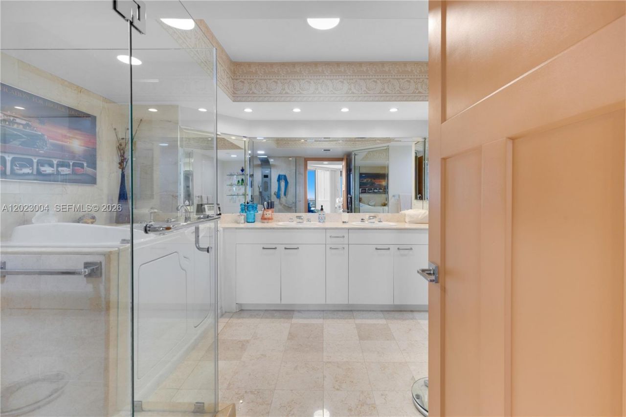21055 Yacht Club Dr , Unit 2704, Aventura, FL 33180 Photo