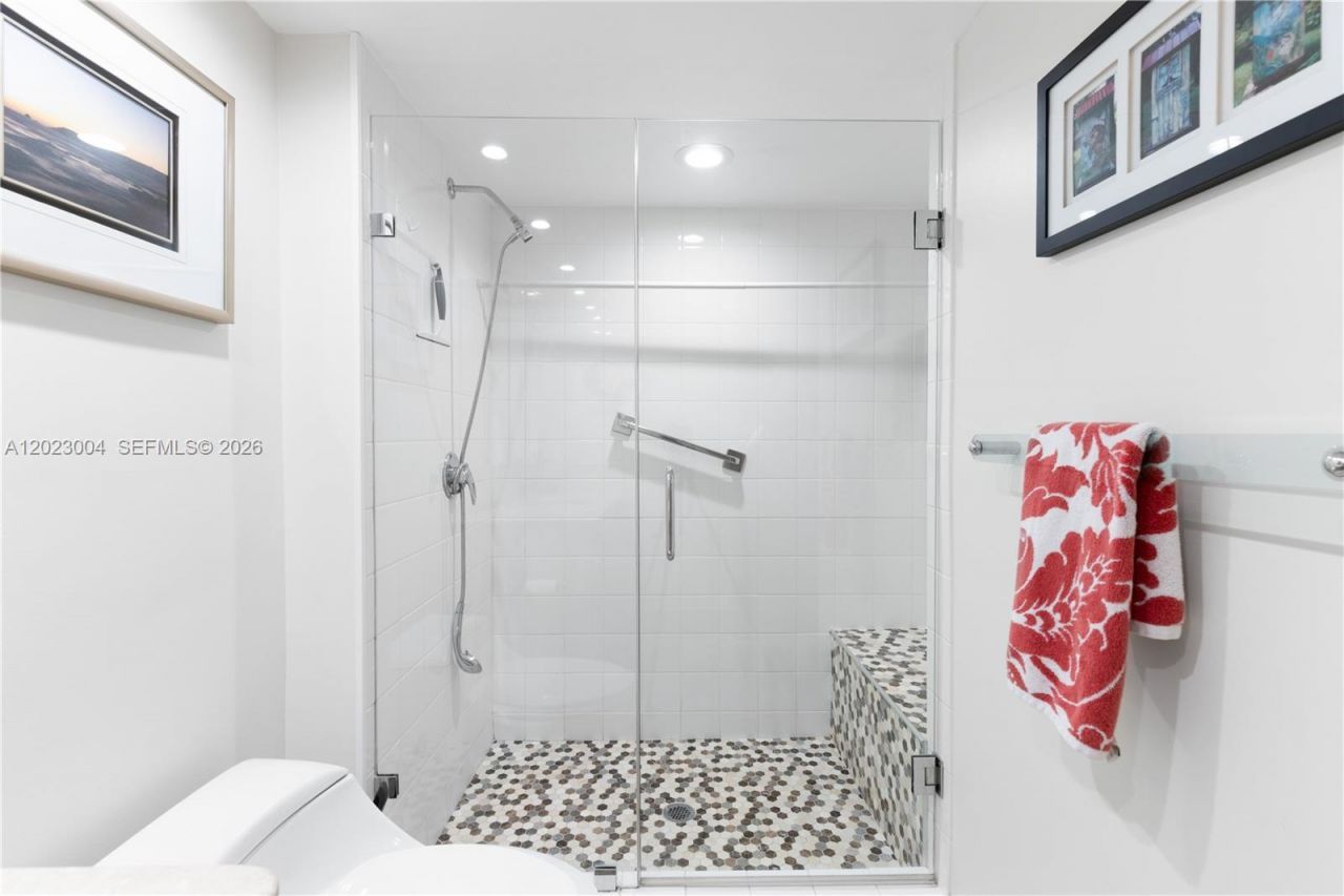 21055 Yacht Club Dr , Unit 2704, Aventura, FL 33180 Photo