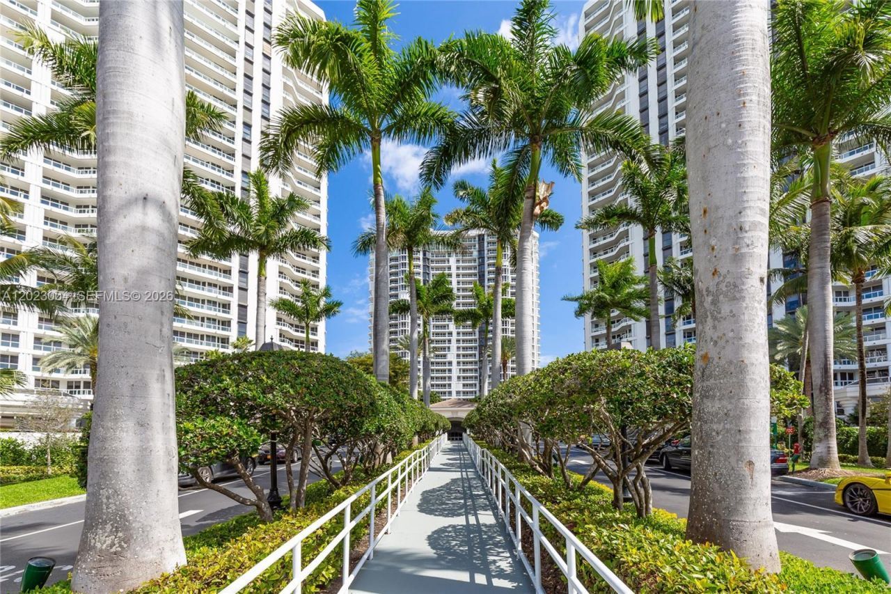 21055 Yacht Club Dr , Unit 2704, Aventura, FL 33180 Photo