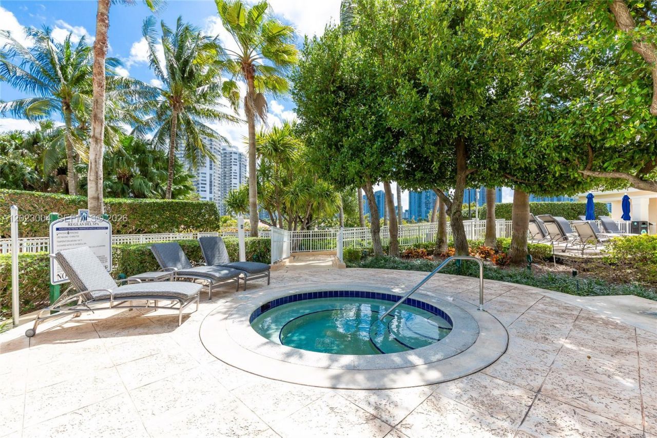 21055 Yacht Club Dr , Unit 2704, Aventura, FL 33180 Photo