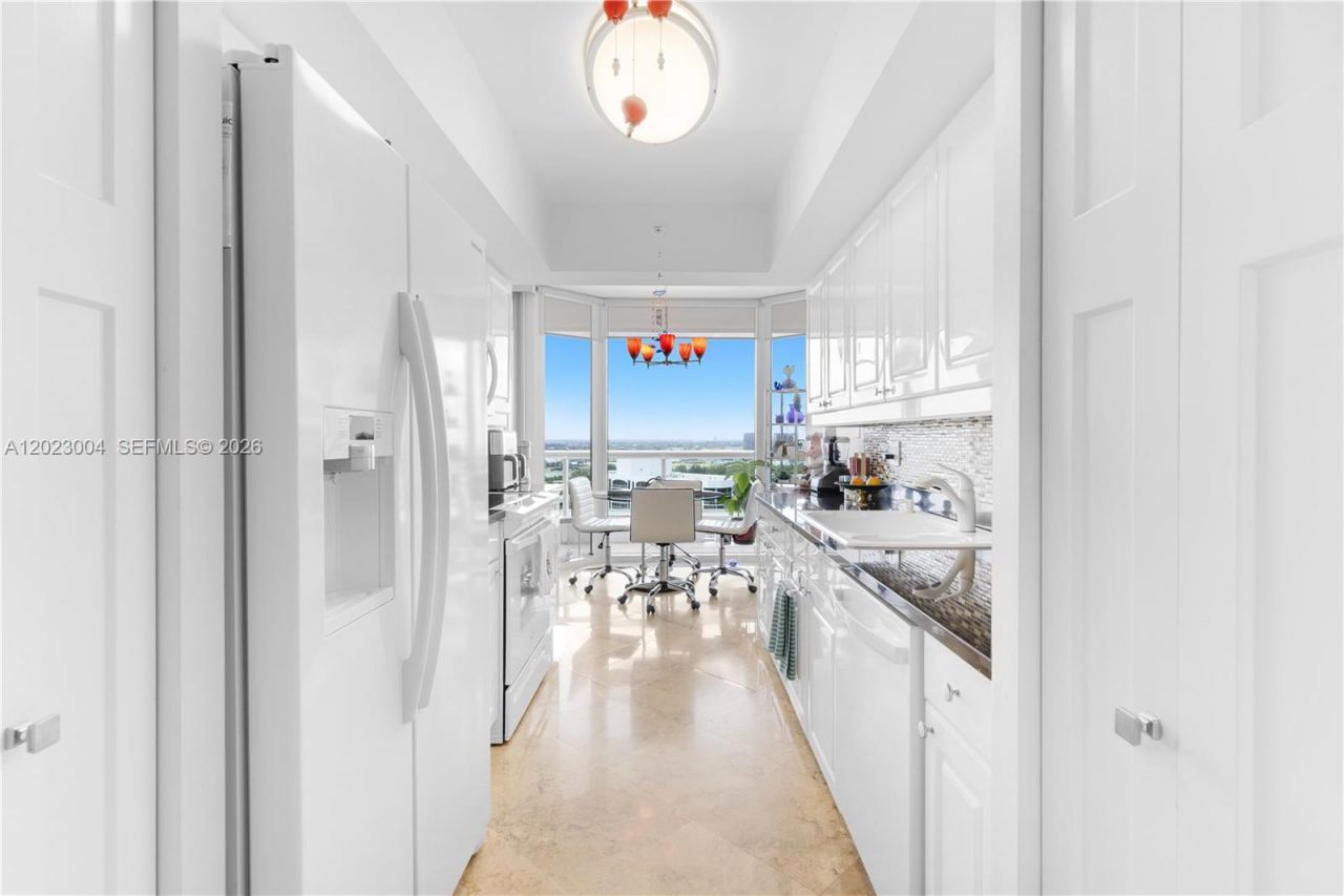 21055 Yacht Club Dr , Unit 2704, Aventura, FL 33180 Photo