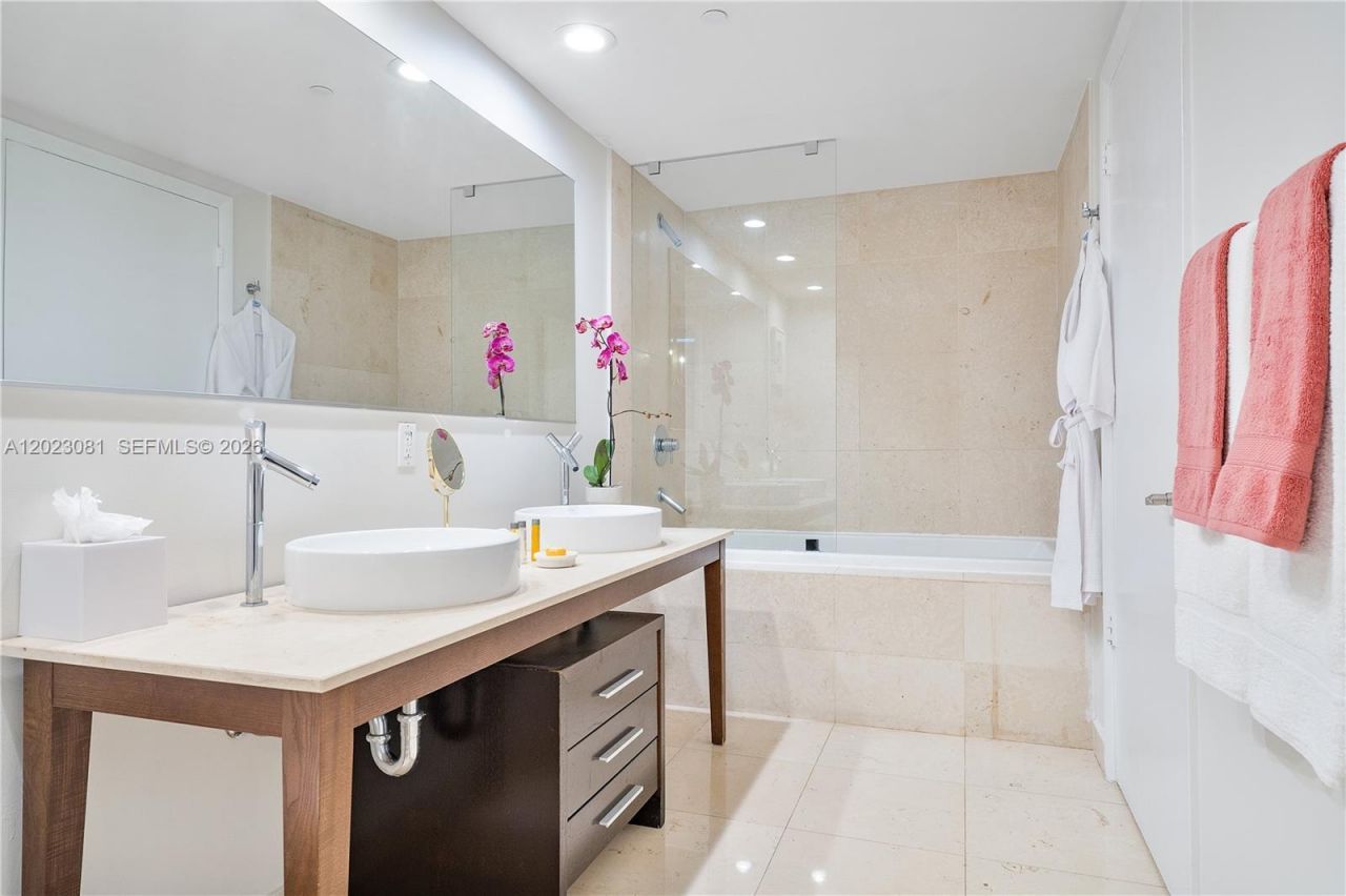 485 Brickell Ave , Unit 4206, Miami, FL 33131 Photo