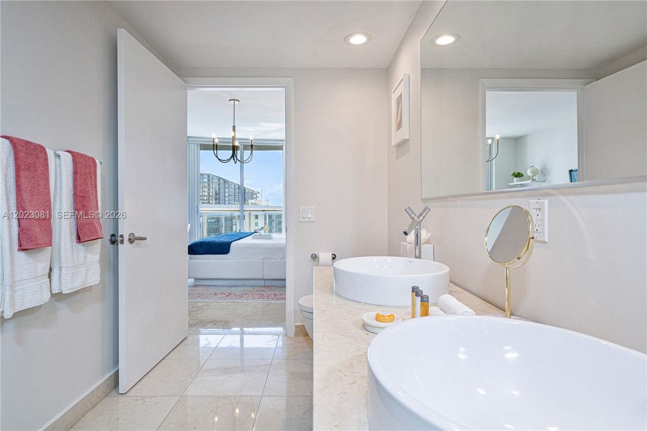 485 Brickell Ave , Unit 4206, Miami, FL 33131 Photo