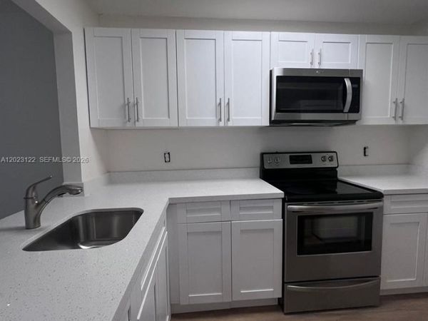 2570 W 67th Pl , Unit 21-2, Hialeah, FL 33016