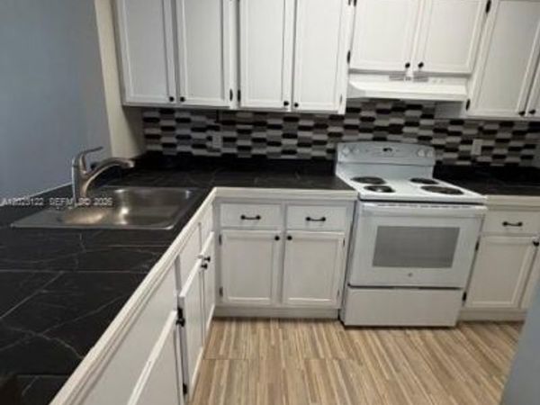2570 W 67th Pl , Unit 21-2, Hialeah, FL 33016