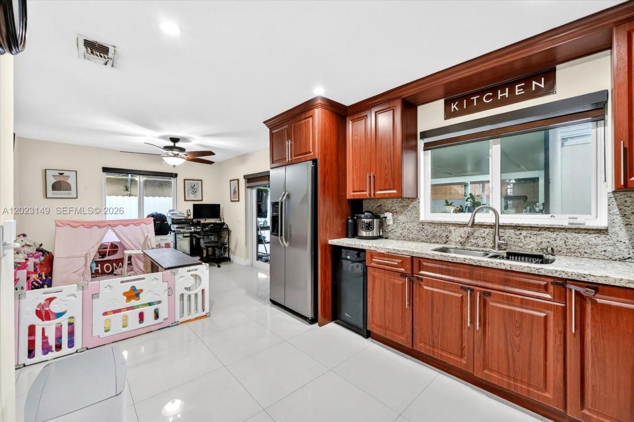 1071 W 37th St , Hialeah, FL 33012 Photo