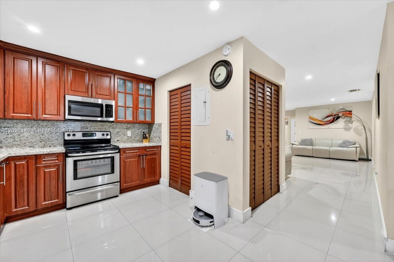 1071 W 37th St , Hialeah, FL 33012 Photo