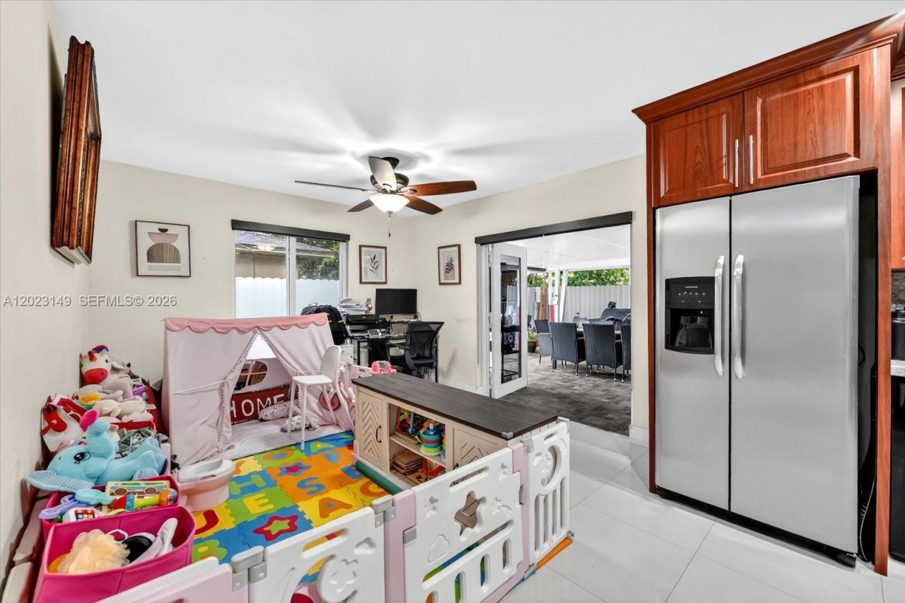 1071 W 37th St , Hialeah, FL 33012 Photo