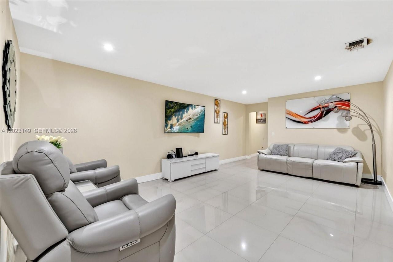 1071 W 37th St , Hialeah, FL 33012 Photo