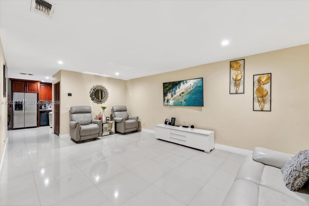 1071 W 37th St , Hialeah, FL 33012 Photo