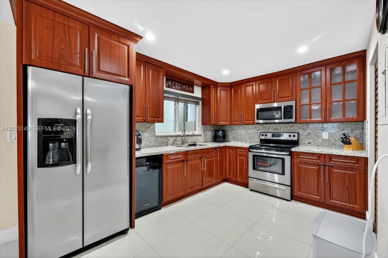 1071 W 37th St , Hialeah, FL 33012 Photo