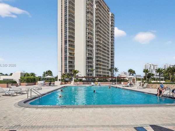 20335 W Country Club Dr , Unit 502, Aventura, FL 33180