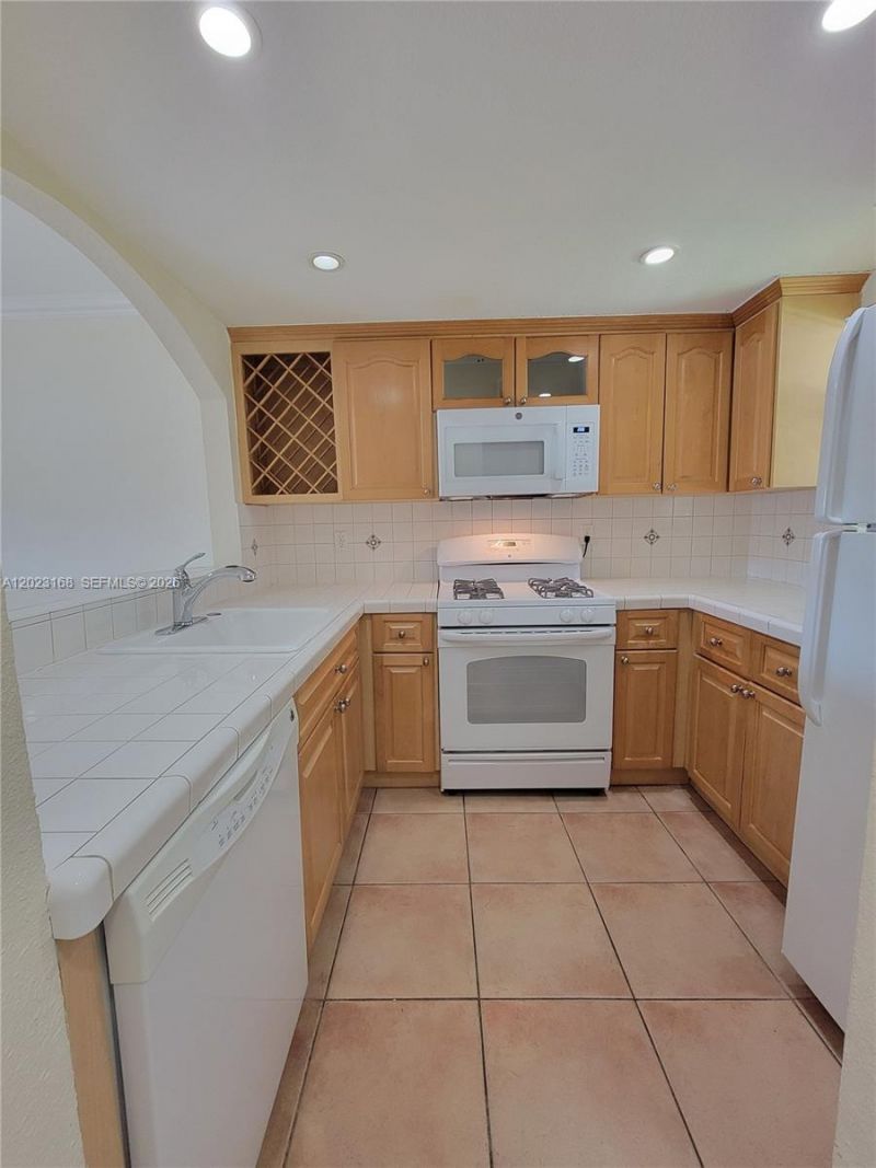 6707 N Kendall Dr , Unit 107, Pinecrest, FL 33156 Photo