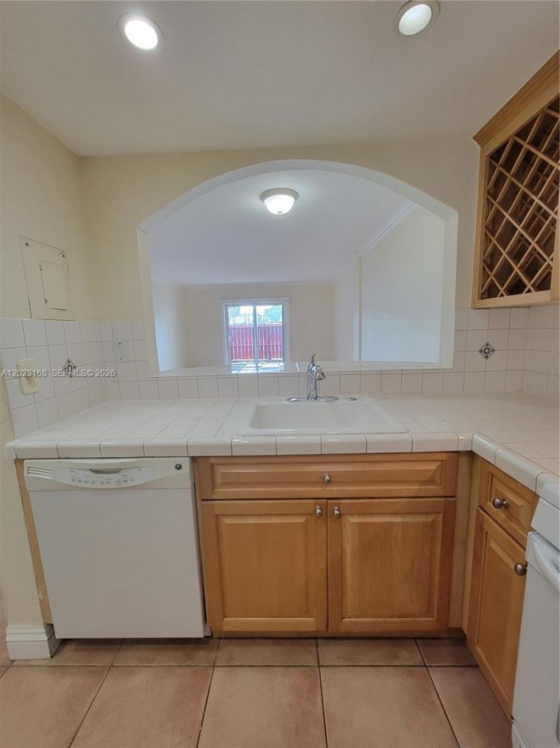 6707 N Kendall Dr , Unit 107, Pinecrest, FL 33156 Photo