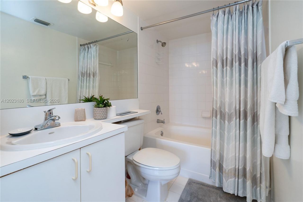 19601 E Country Club Dr, Unit 7606, Aventura, FL 33180 Photo