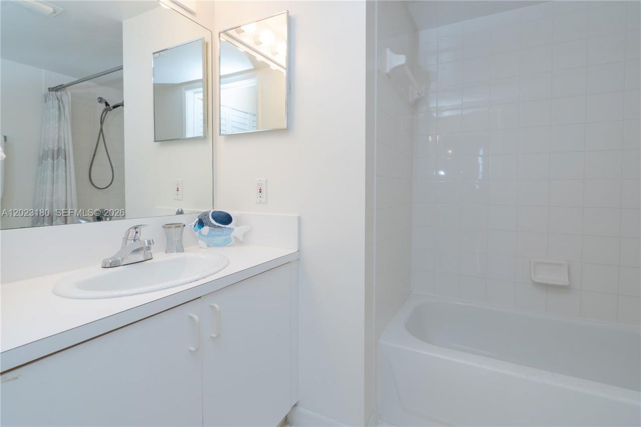 19601 E Country Club Dr, Unit 7606, Aventura, FL 33180 Photo