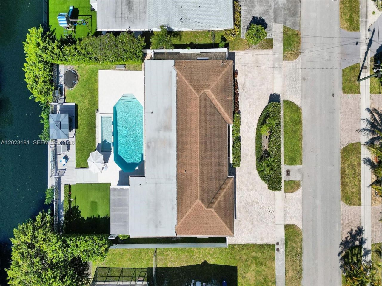2330 NE 195th St , Miami, FL 33180 Photo