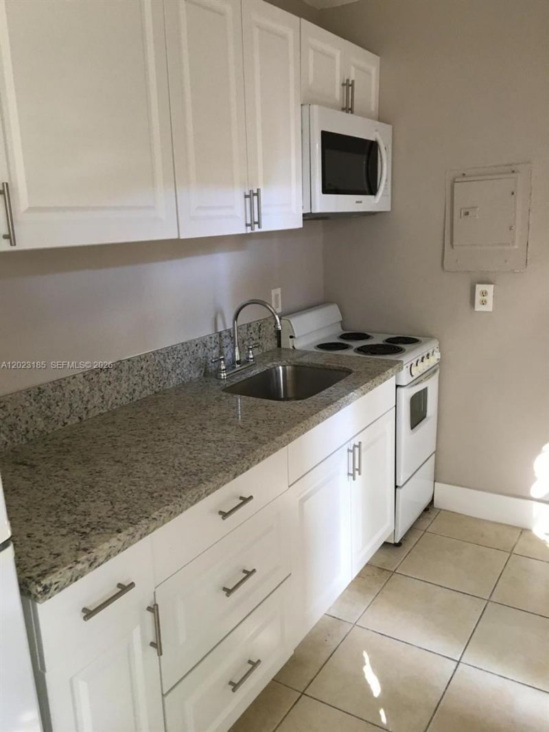 520 SW 4th St , Unit 4, Miami, FL 33130 Photo