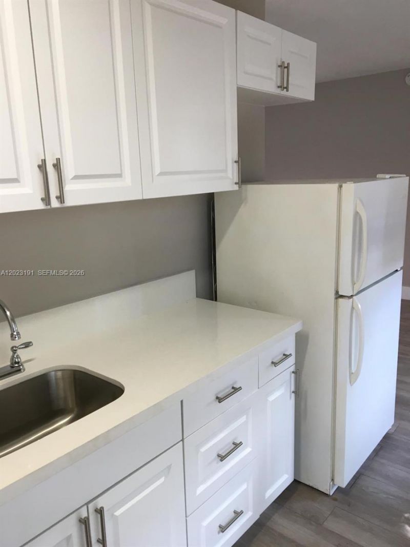 520 SW 4th St , Unit 5, Miami, FL 33130 Photo
